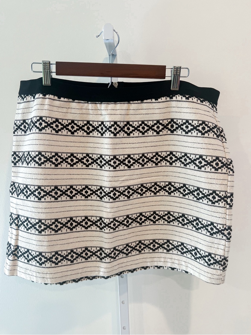 GAP Black and Off White Textured Southwestern Print Striped Mini Skirt Sz 16